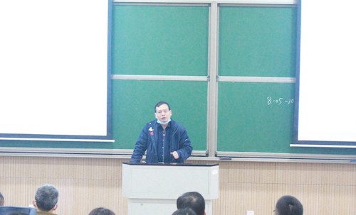 有机硅重点实验室主任、电子竞技博彩
院长章鹏飞在会上作表态发言