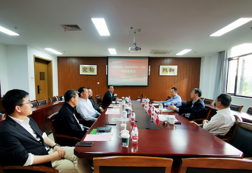 座谈会